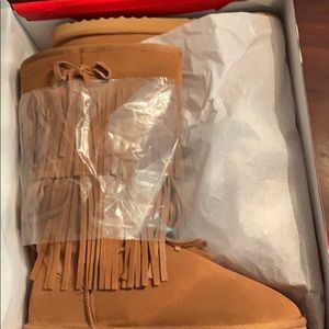 American Rag fringe chestnut Sherpa lined boots